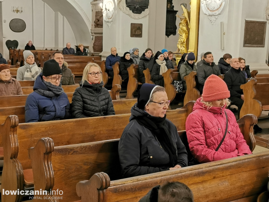 Godz. 6.45 - Roraty w łowickiej katedrze