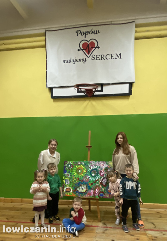 Lokalni artyści malują obrazy z dziećmi w szkole w Popowie - część 4