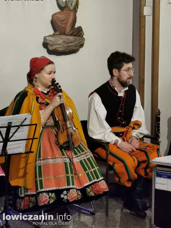 Koderki zaśpiewały w kościele na Korabce