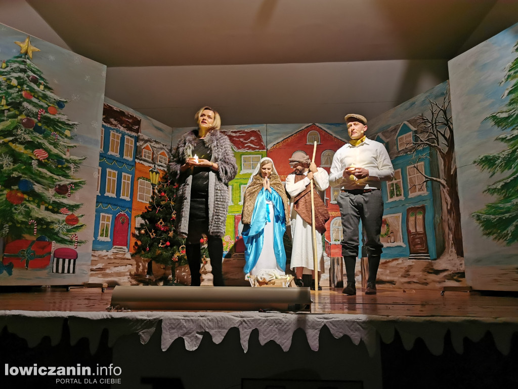 Spektakl ,,Nic nas to nie obchodzi” na Korabce w Łowiczu