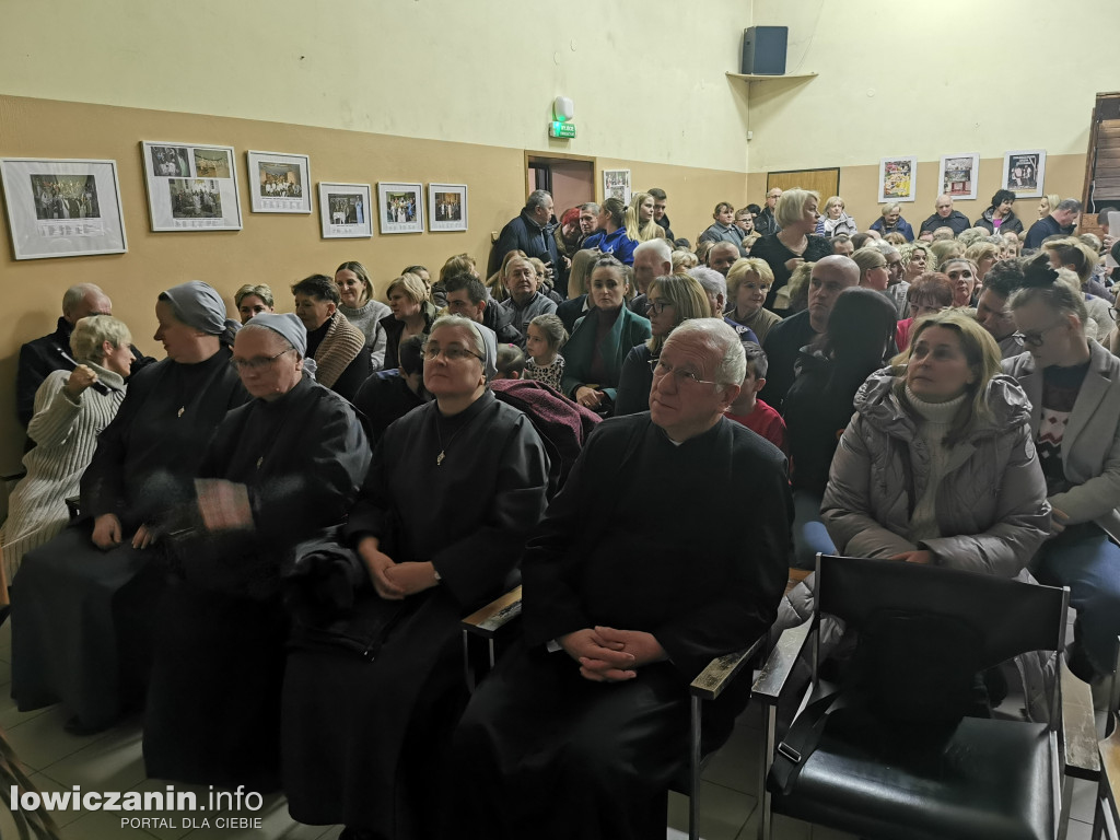 Spektakl ,,Nic nas to nie obchodzi” na Korabce w Łowiczu