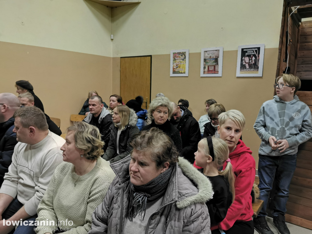Spektakl ,,Nic nas to nie obchodzi” na Korabce w Łowiczu
