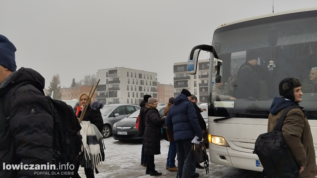 Wyjazd sympatyków PiS na protest do Warszawy