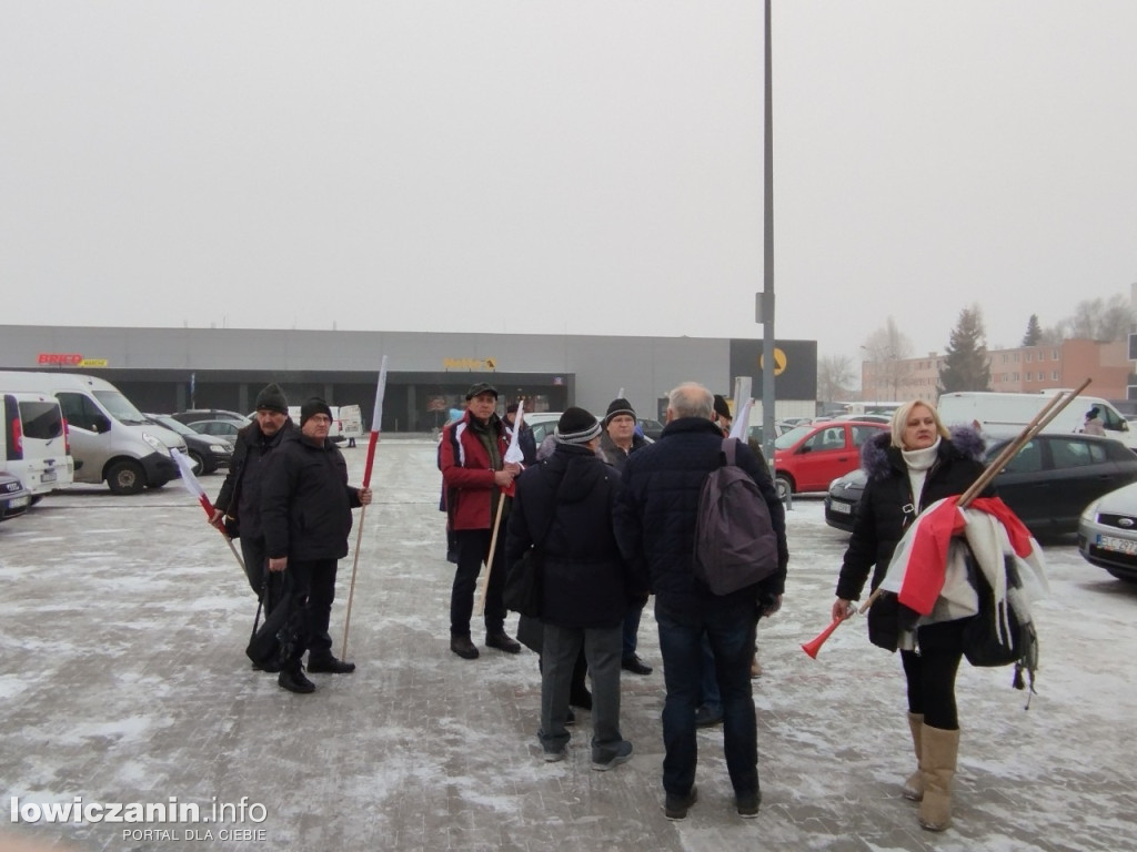 Wyjazd sympatyków PiS na protest do Warszawy