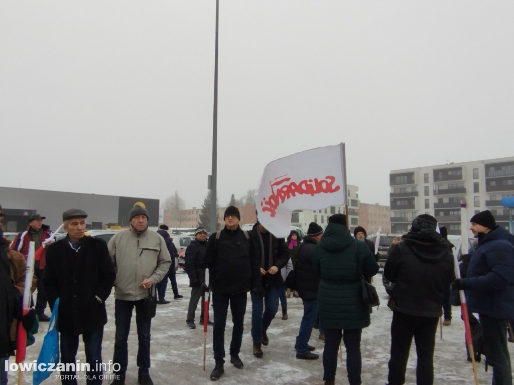 Wyjazd sympatyków PiS na protest do Warszawy