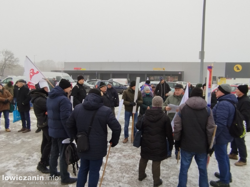 Wyjazd sympatyków PiS na protest do Warszawy
