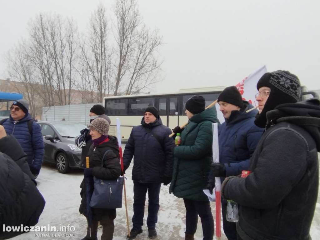 Wyjazd sympatyków PiS na protest do Warszawy