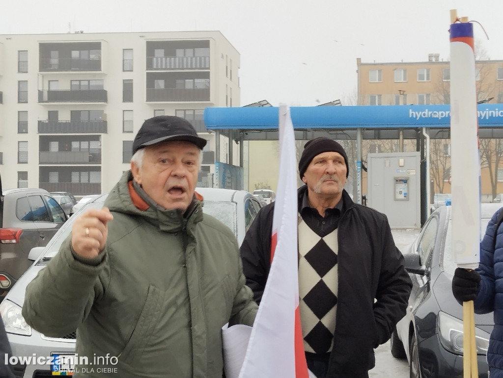 Wyjazd sympatyków PiS na protest do Warszawy