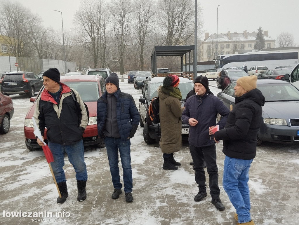Wyjazd sympatyków PiS na protest do Warszawy