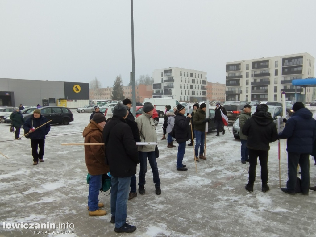 Wyjazd sympatyków PiS na protest do Warszawy