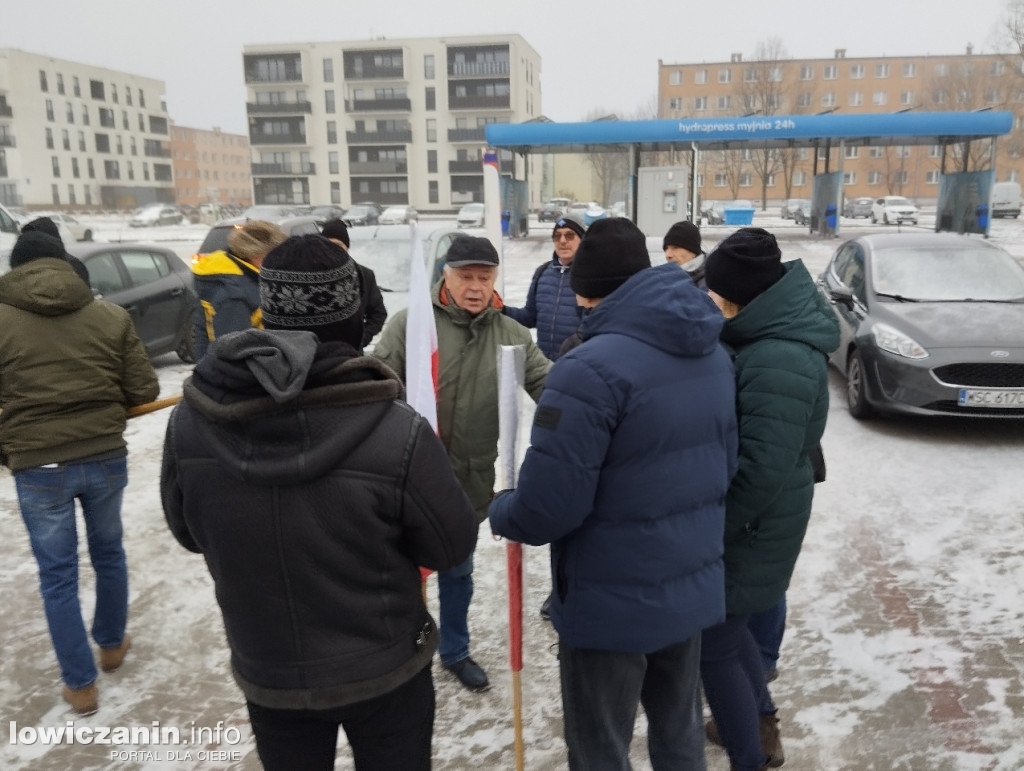 Wyjazd sympatyków PiS na protest do Warszawy