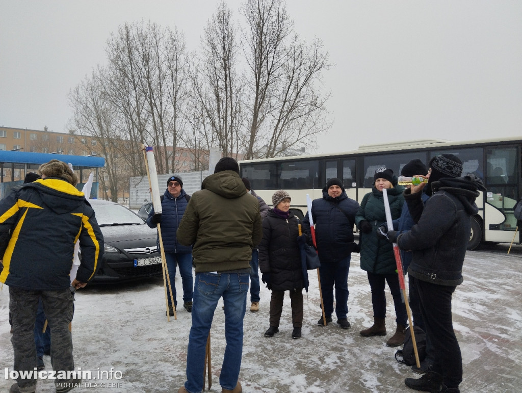 Wyjazd sympatyków PiS na protest do Warszawy