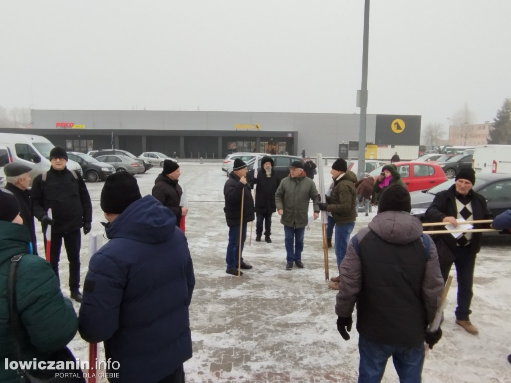 Wyjazd sympatyków PiS na protest do Warszawy