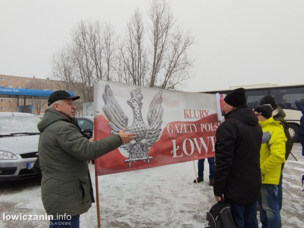Wyjazd sympatyków PiS na protest do Warszawy