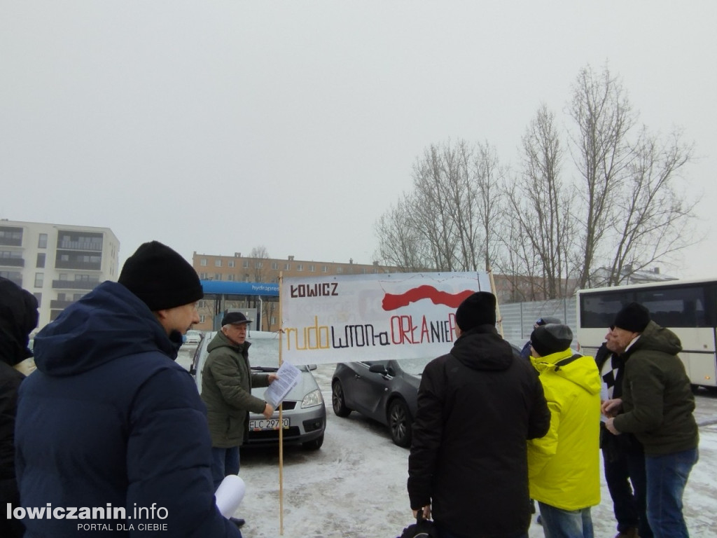 Wyjazd sympatyków PiS na protest do Warszawy