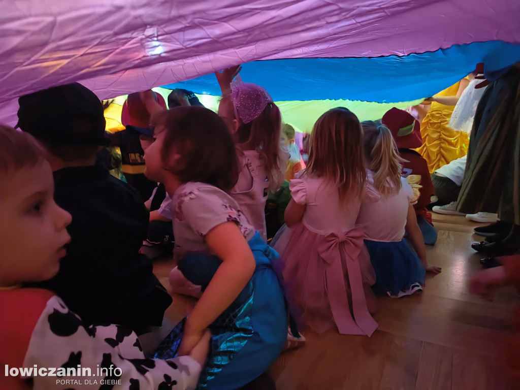 Bal karnawałowy, przedszkole Pod Tęczą