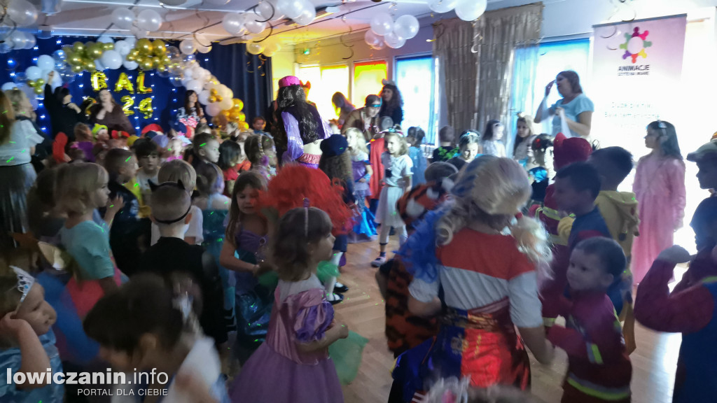 Bal karnawałowy, przedszkole Pod Tęczą