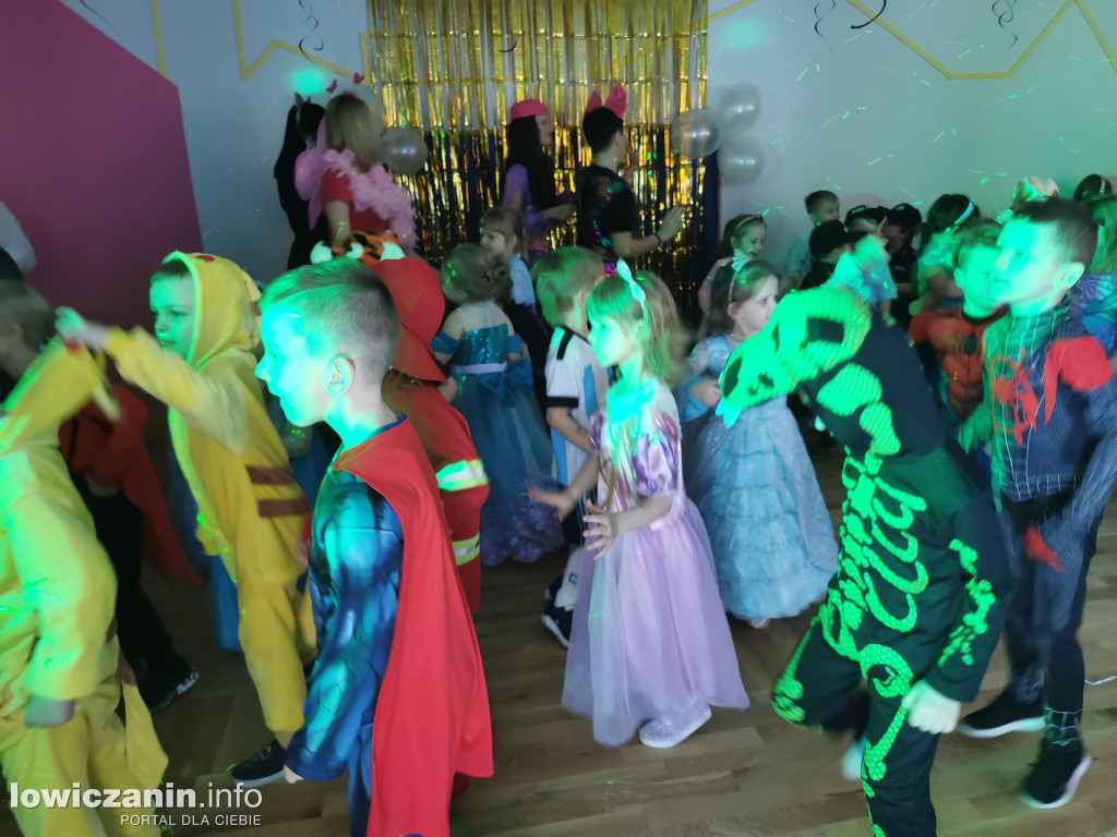 Bal karnawałowy, przedszkole Pod Tęczą
