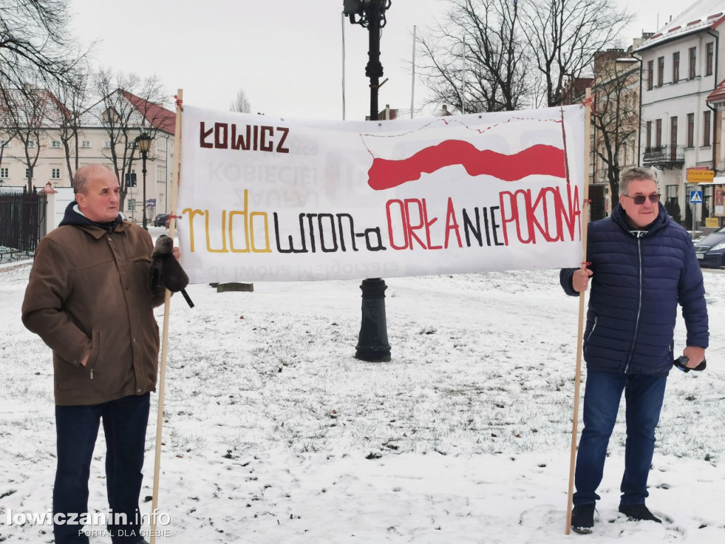 Łowicz. Pikieta zwolenników PiS