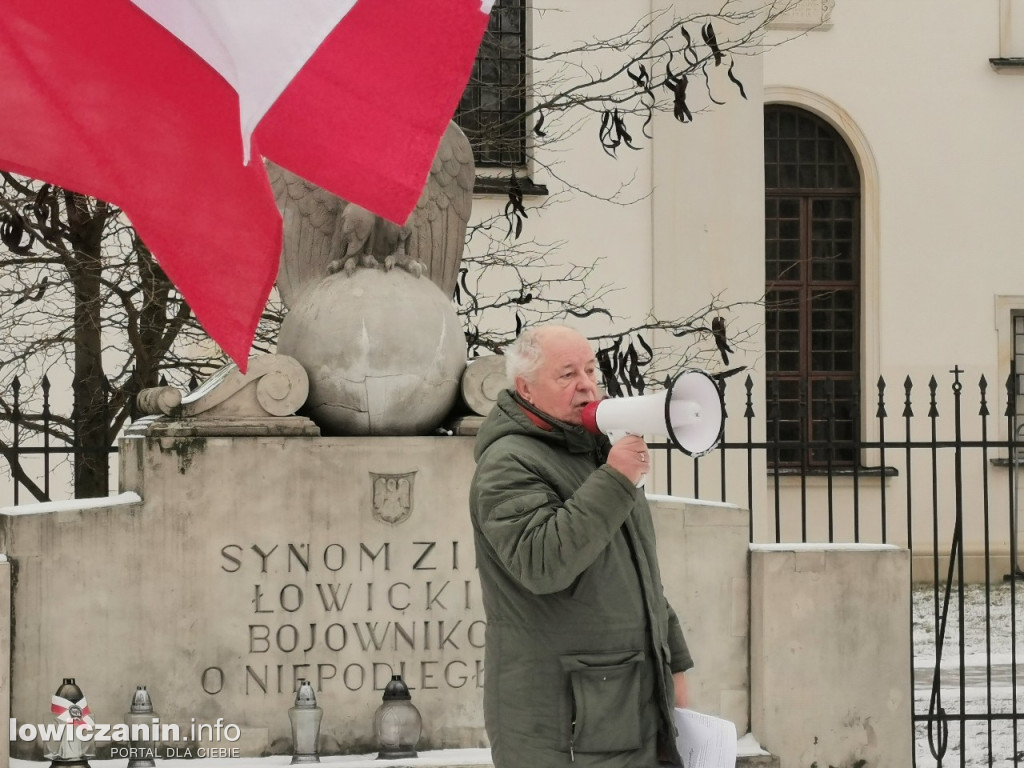 Łowicz. Pikieta zwolenników PiS
