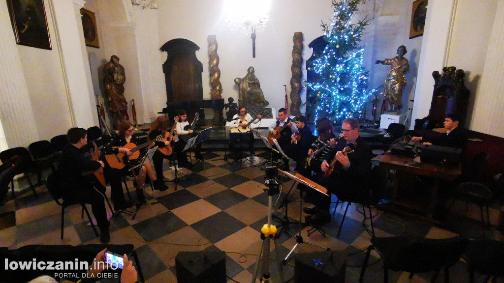 Muzeum w Łowiczu. Koncert Orkiestry Gitarowej