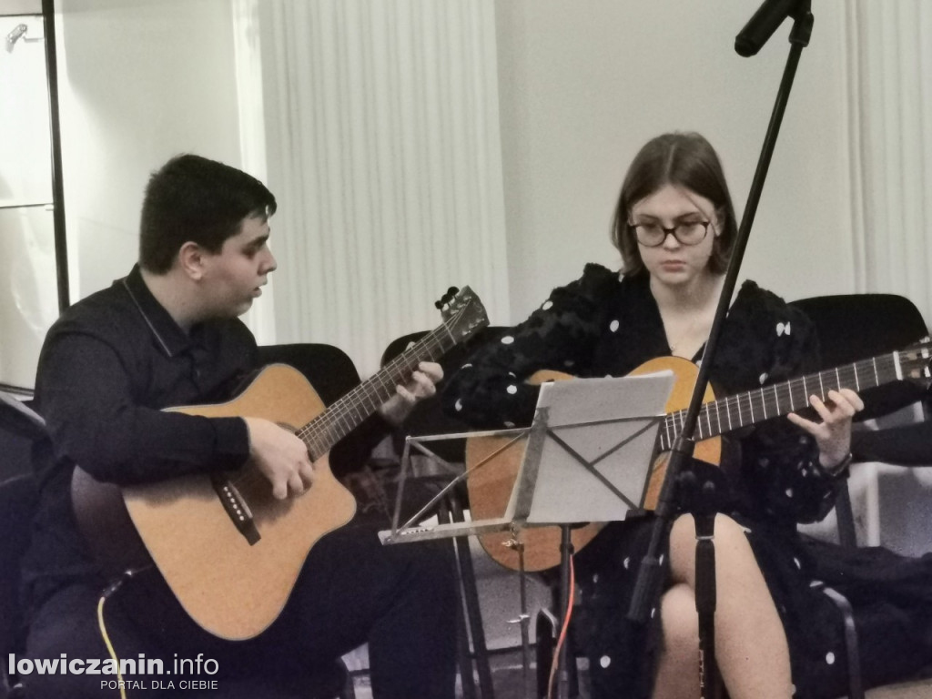 Muzeum w Łowiczu. Koncert Orkiestry Gitarowej