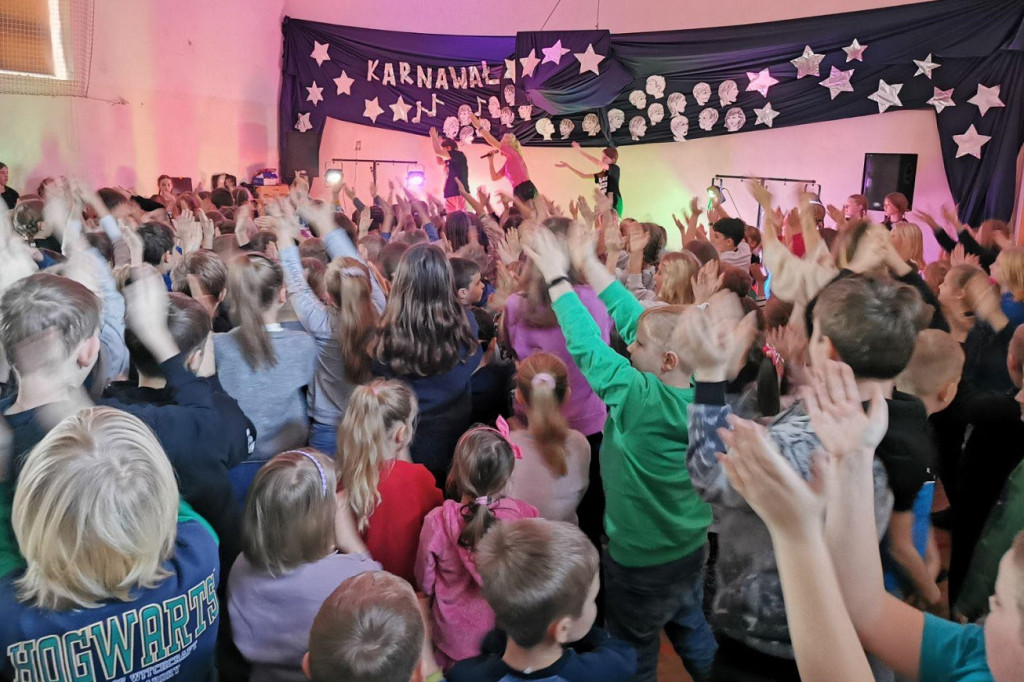 Karnawałowy Dzień Tańca w Szkole Podstawowej nr 1