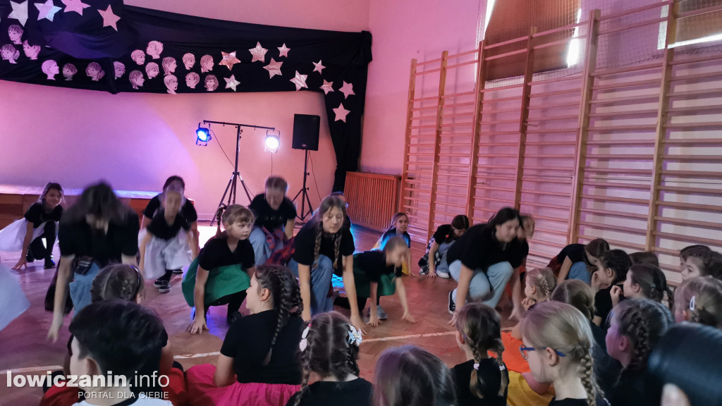 Karnawałowy Dzień Tańca w Szkole Podstawowej nr 1
