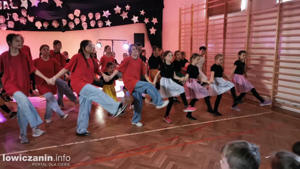 Karnawałowy Dzień Tańca w Szkole Podstawowej nr 1