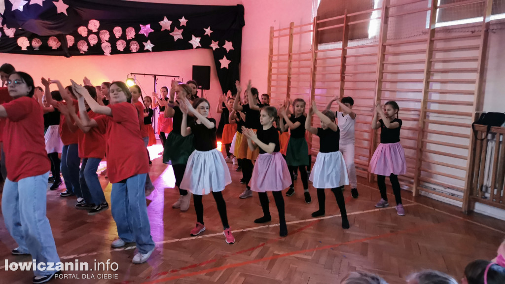 Karnawałowy Dzień Tańca w Szkole Podstawowej nr 1
