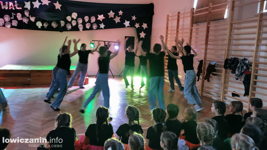 Karnawałowy Dzień Tańca w Szkole Podstawowej nr 1