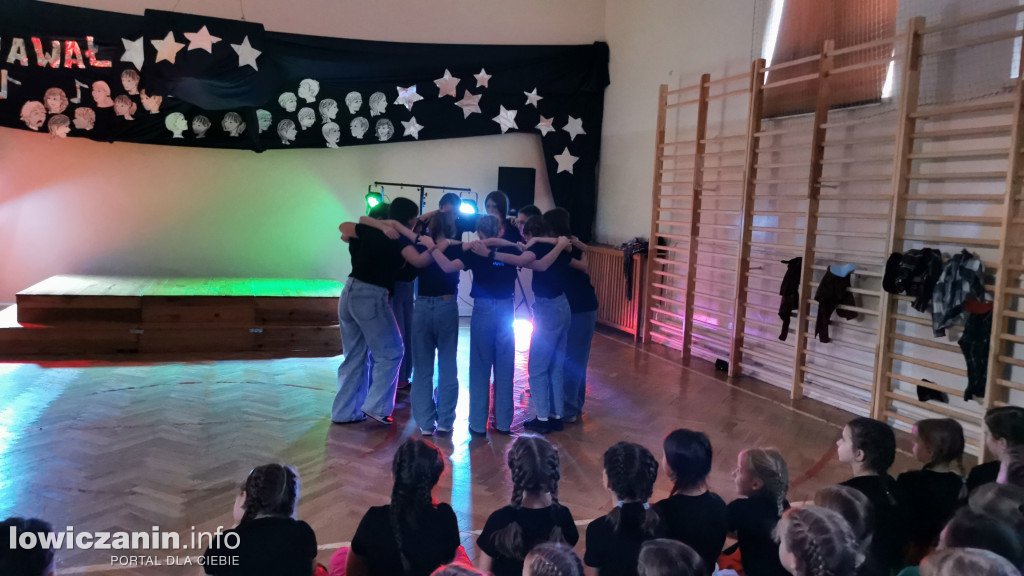 Karnawałowy Dzień Tańca w Szkole Podstawowej nr 1