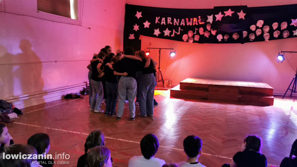 Karnawałowy Dzień Tańca w Szkole Podstawowej nr 1