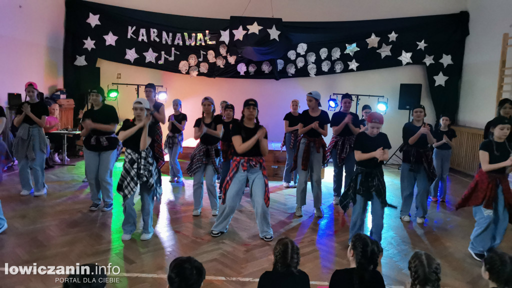 Karnawałowy Dzień Tańca w Szkole Podstawowej nr 1