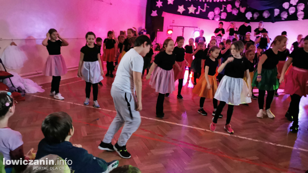 Karnawałowy Dzień Tańca w Szkole Podstawowej nr 1