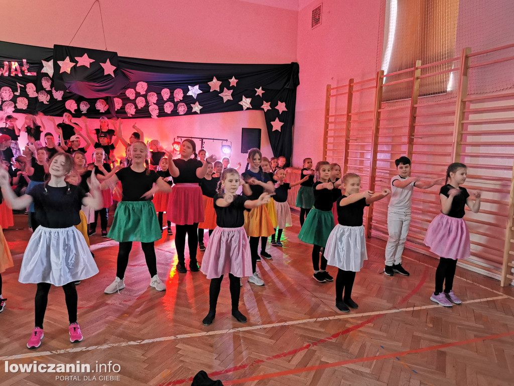Karnawałowy Dzień Tańca w Szkole Podstawowej nr 1