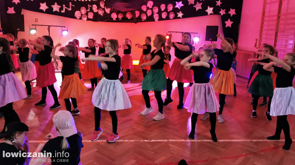 Karnawałowy Dzień Tańca w Szkole Podstawowej nr 1
