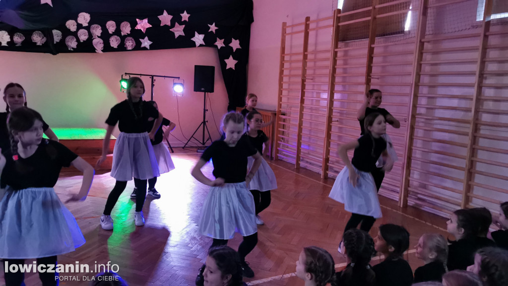 Karnawałowy Dzień Tańca w Szkole Podstawowej nr 1