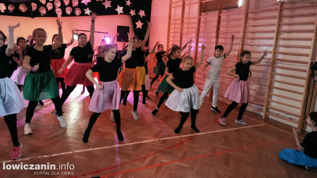 Karnawałowy Dzień Tańca w Szkole Podstawowej nr 1