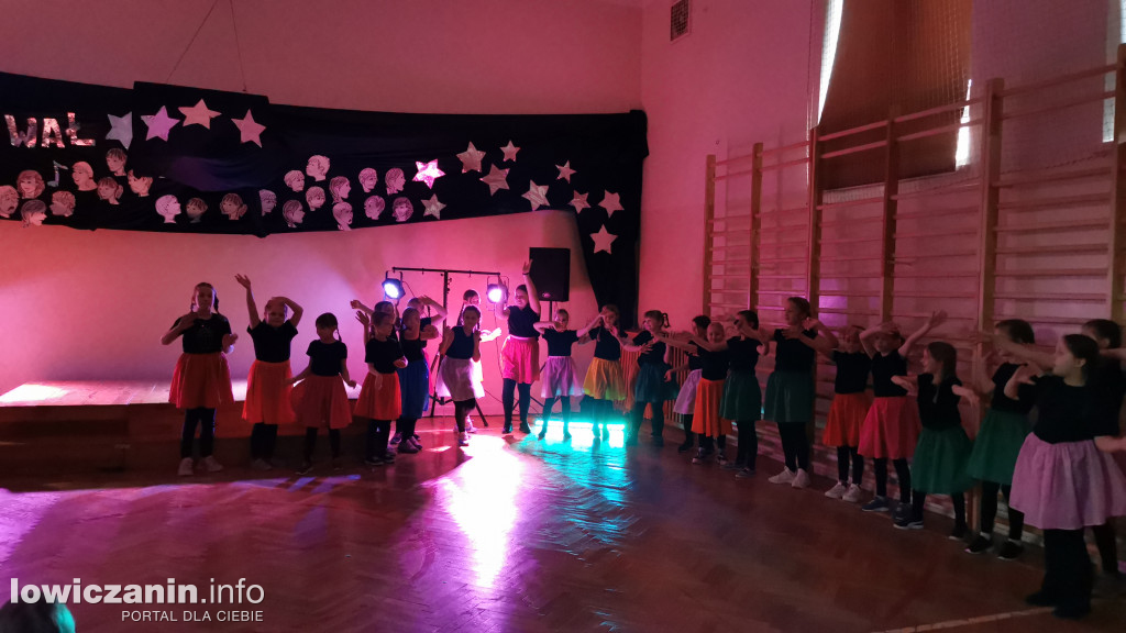 Karnawałowy Dzień Tańca w Szkole Podstawowej nr 1
