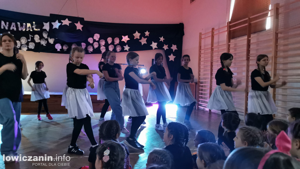 Karnawałowy Dzień Tańca w Szkole Podstawowej nr 1