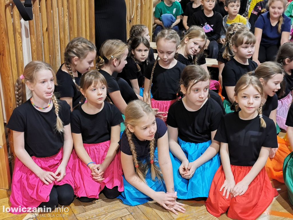 Karnawałowy Dzień Tańca w Szkole Podstawowej nr 1