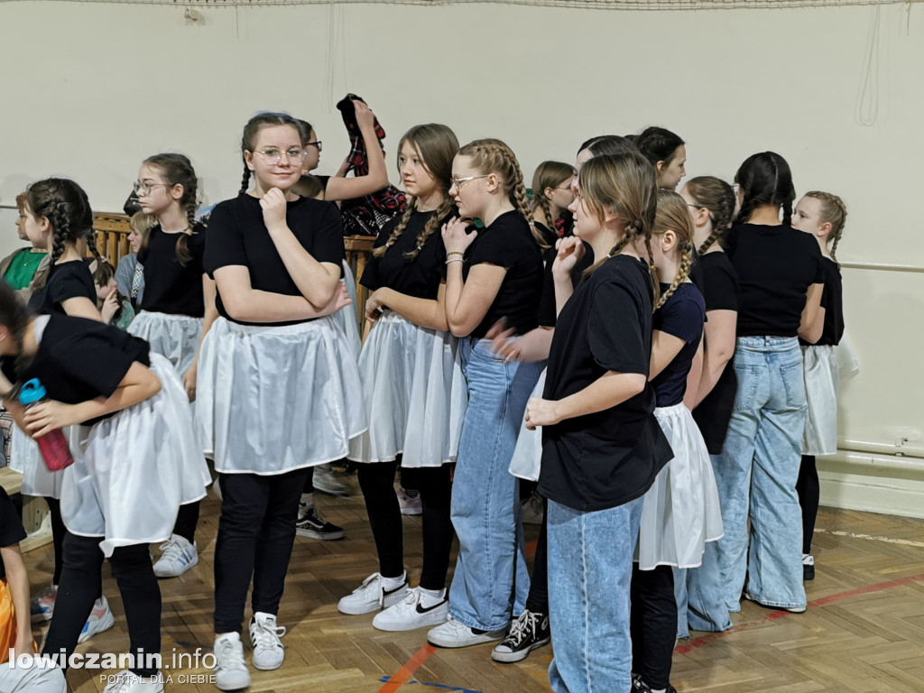 Karnawałowy Dzień Tańca w Szkole Podstawowej nr 1