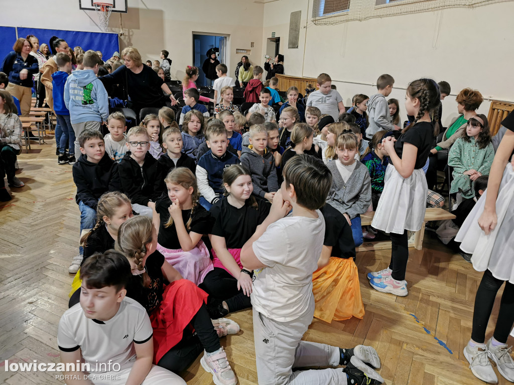Karnawałowy Dzień Tańca w Szkole Podstawowej nr 1