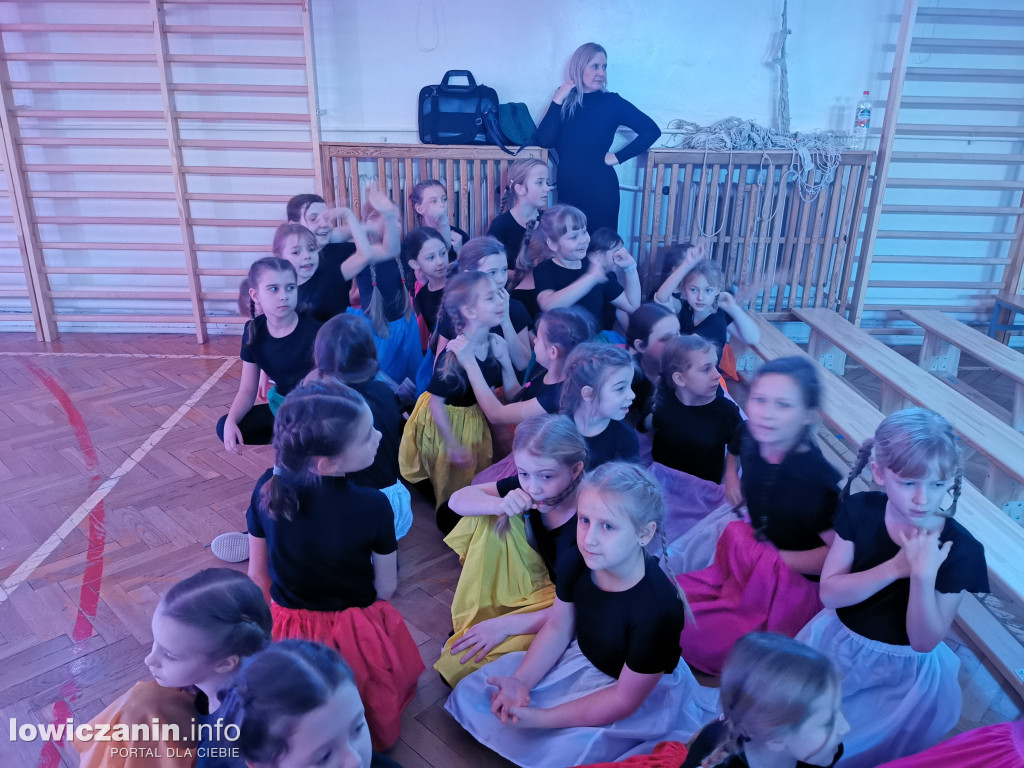 Karnawałowy Dzień Tańca w Szkole Podstawowej nr 1
