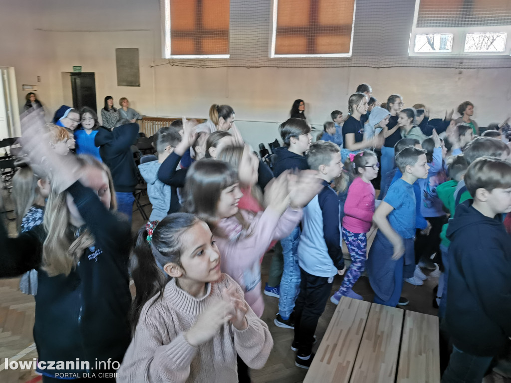 Karnawałowy Dzień Tańca w Szkole Podstawowej nr 1