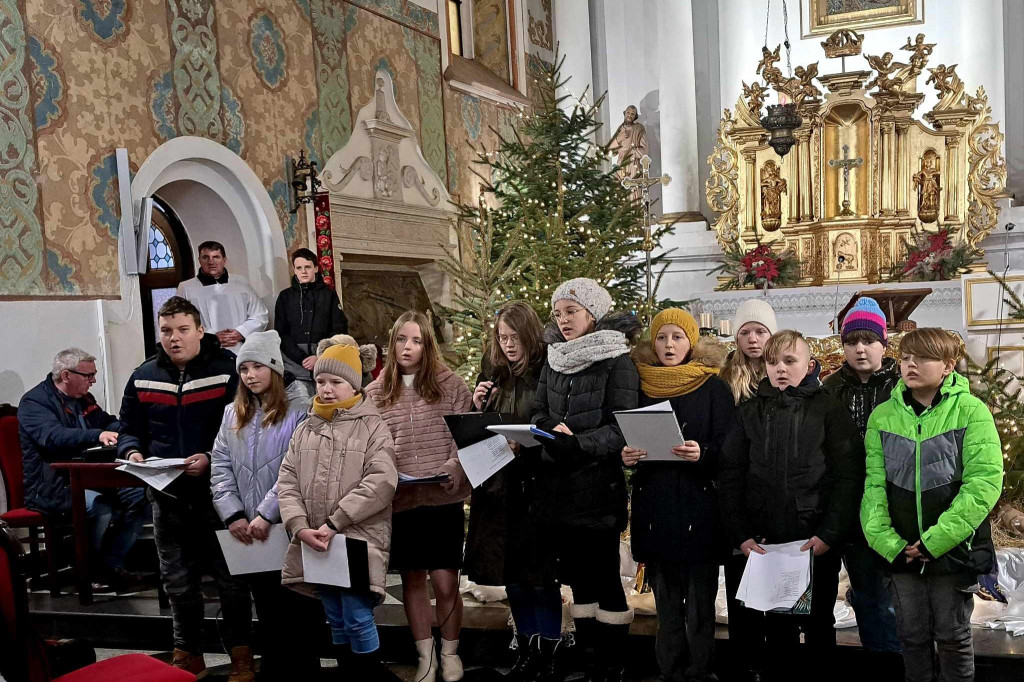 Kolędowanie w parafii w Sobocie