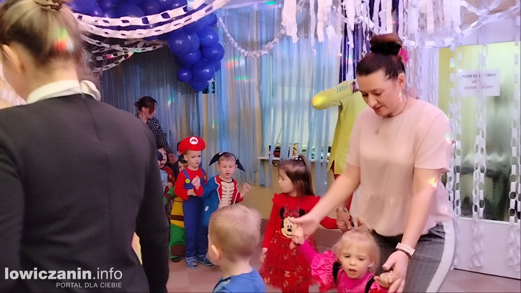 Karnawałowa zabawa w przedszkolu „Pod Świerkami