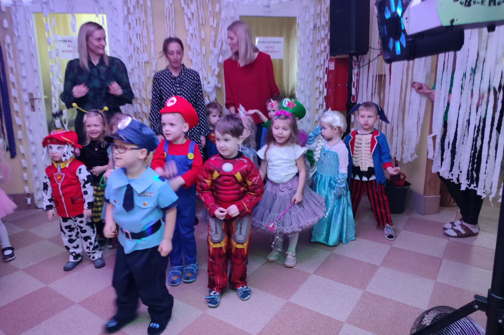 Karnawałowa zabawa w przedszkolu „Pod Świerkami
