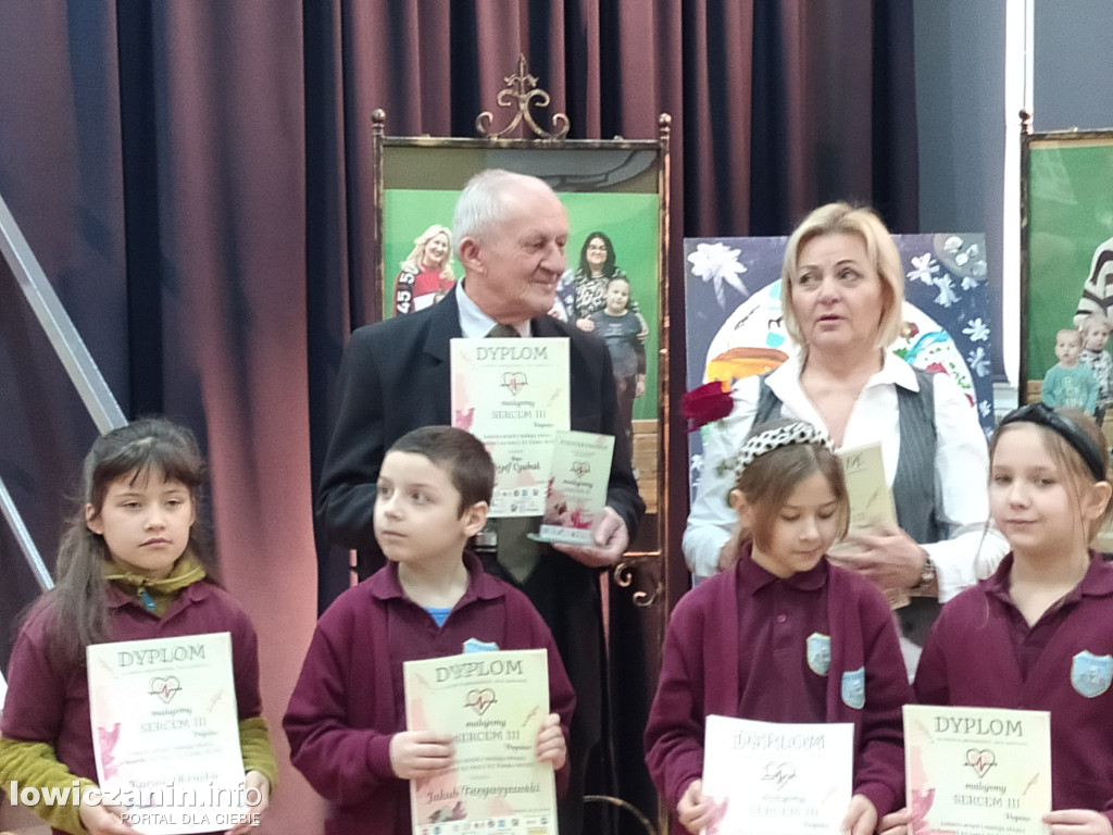 Wernisaż wystawy prac malarskich „Malujemy sercem III” w Popowie